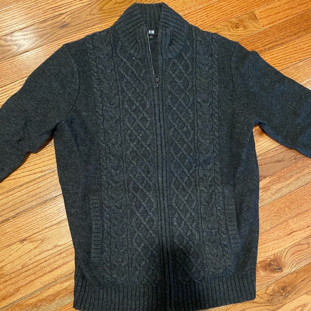 Uniqlo men’s cardigan sweater